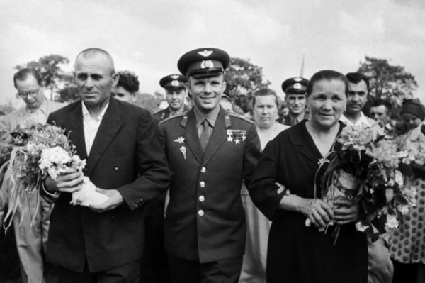 Юрий Гагарин – биография, космос, первый полет, фото, причина смерти