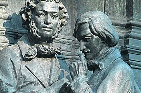 Пушкин и Гоголь. Фрагмент памятника Тысячелетию России