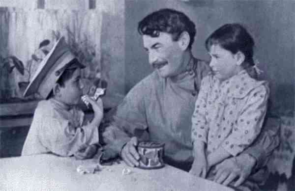 Григорий Мелехов с детьми